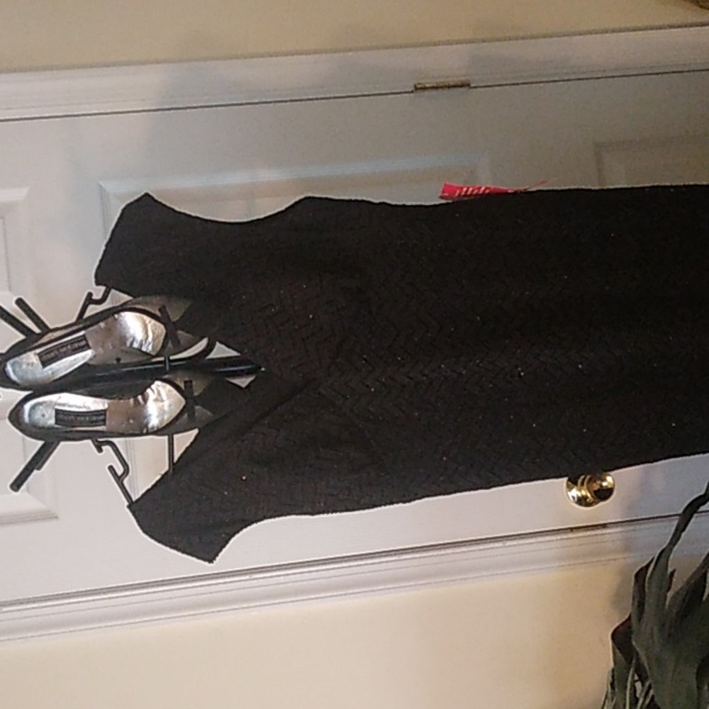 Dress - Picture 5 of 5